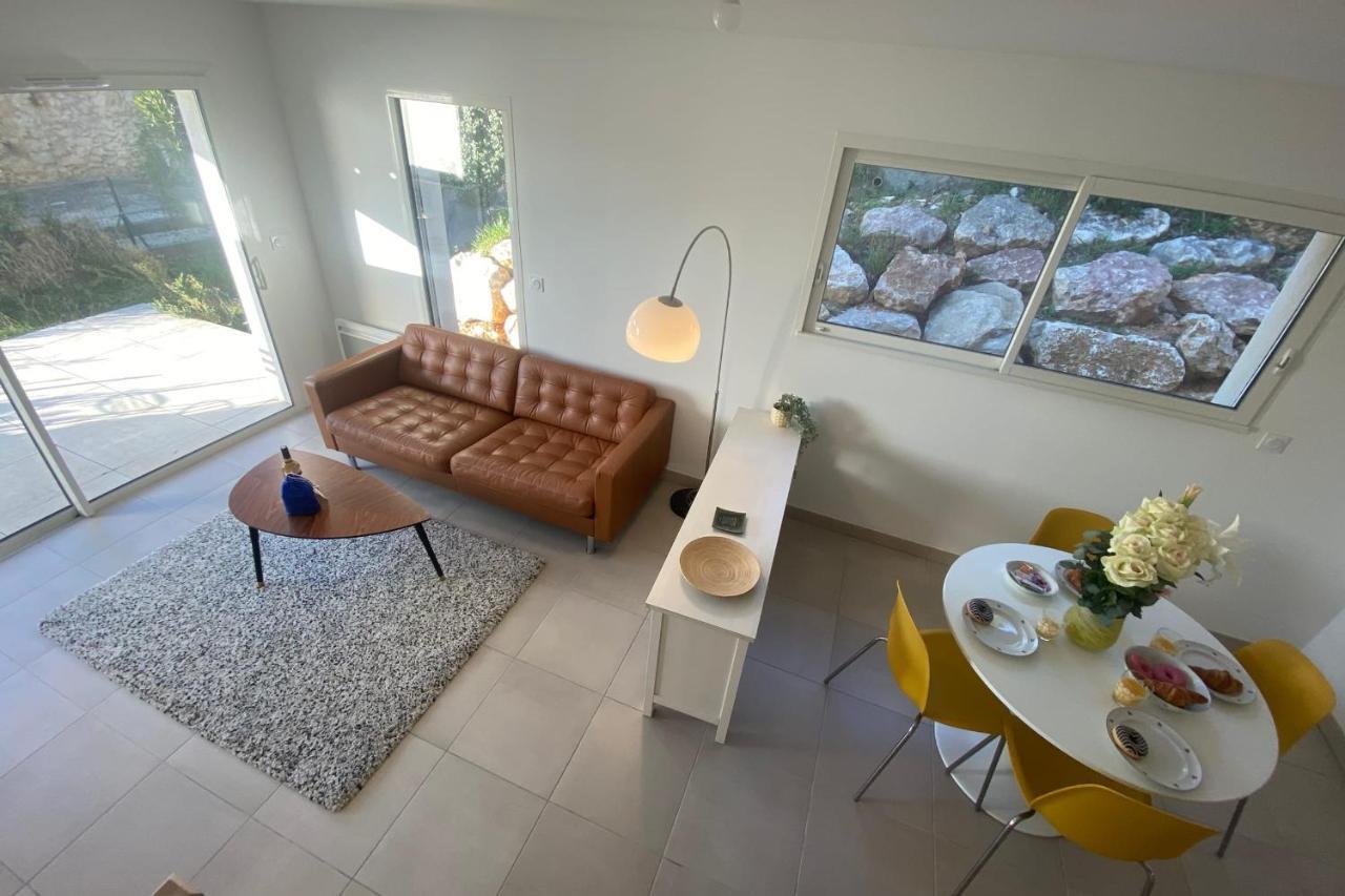 Roche Blanche - Terrasse Et Parking Apartment Nimes Luaran gambar